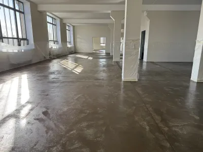 Электропроводящий полимерный пол для производственного цеха
